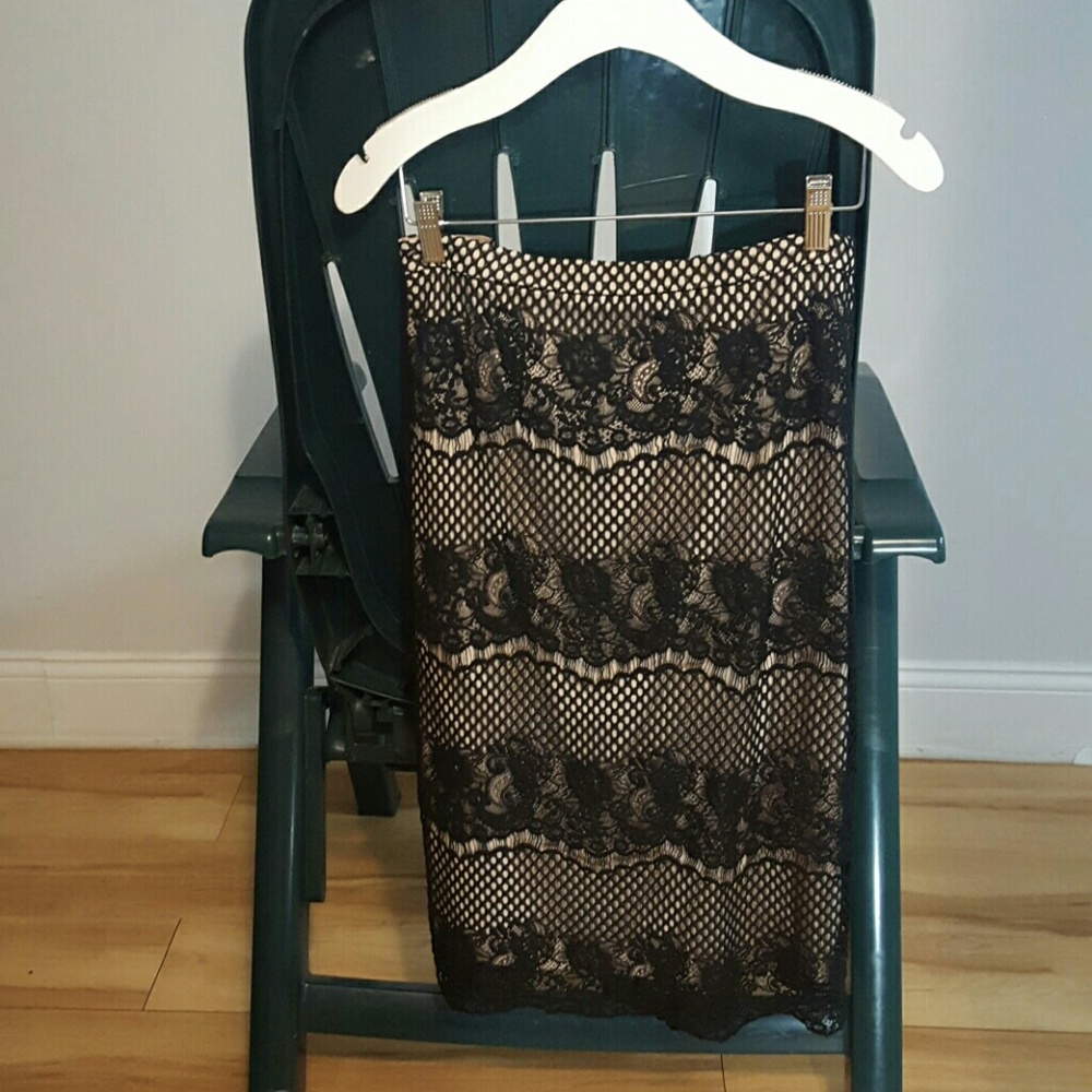 Elegant lace skirt/drastically reduced